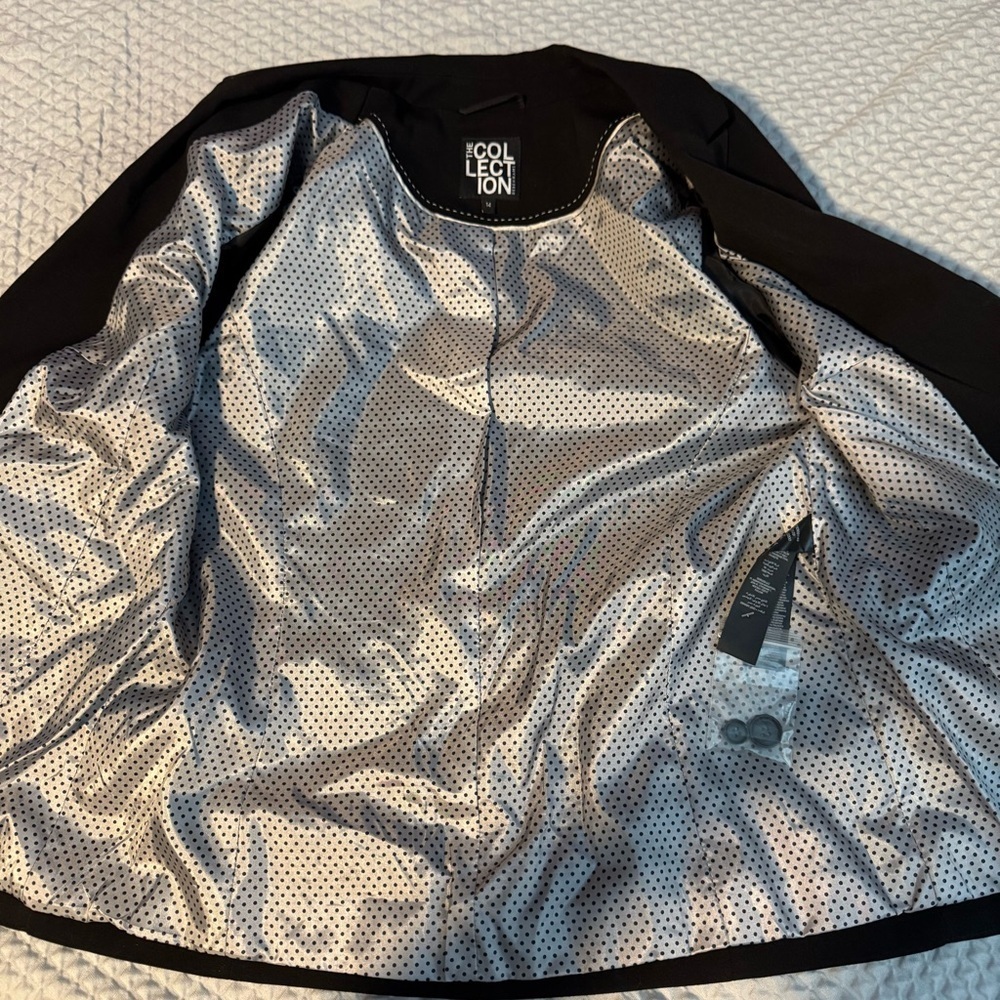 Classic Black Women's Blazer | Excellent Used Condition - Picture 9 of 9